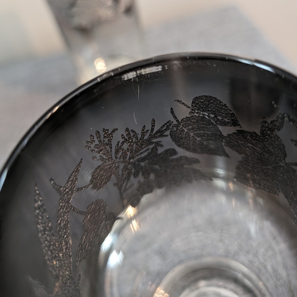 Vintage MCM Silver Fade Cocktail Glasses with Raised Leaf Pattern, Set of 6 - Picture 4 of 4